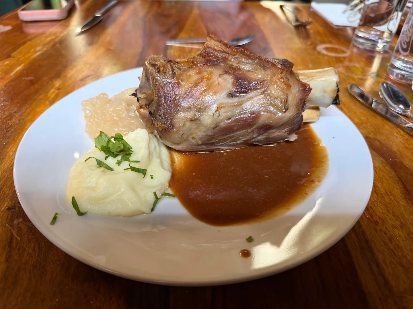 Urige Gemütlichkeit — Restaurant Neumann's — German restaurant in Berlin
