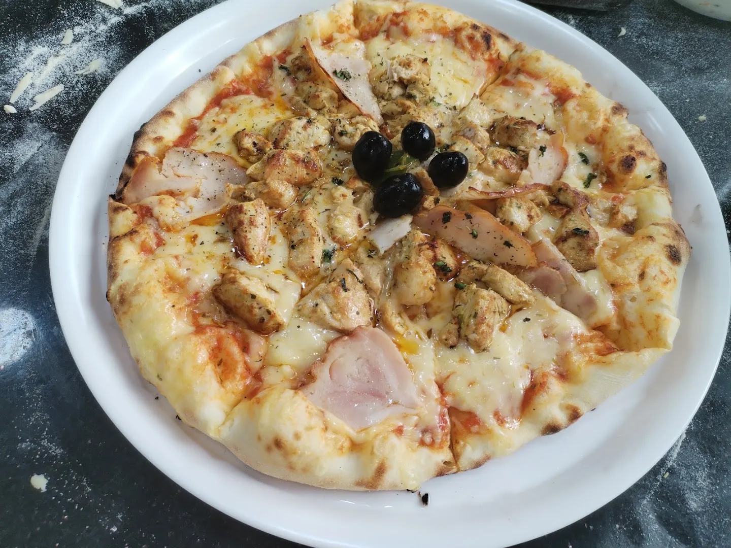 تنوع الأطباق — Lahcino Fast Food — Restaurant in Mers El Hadjadj