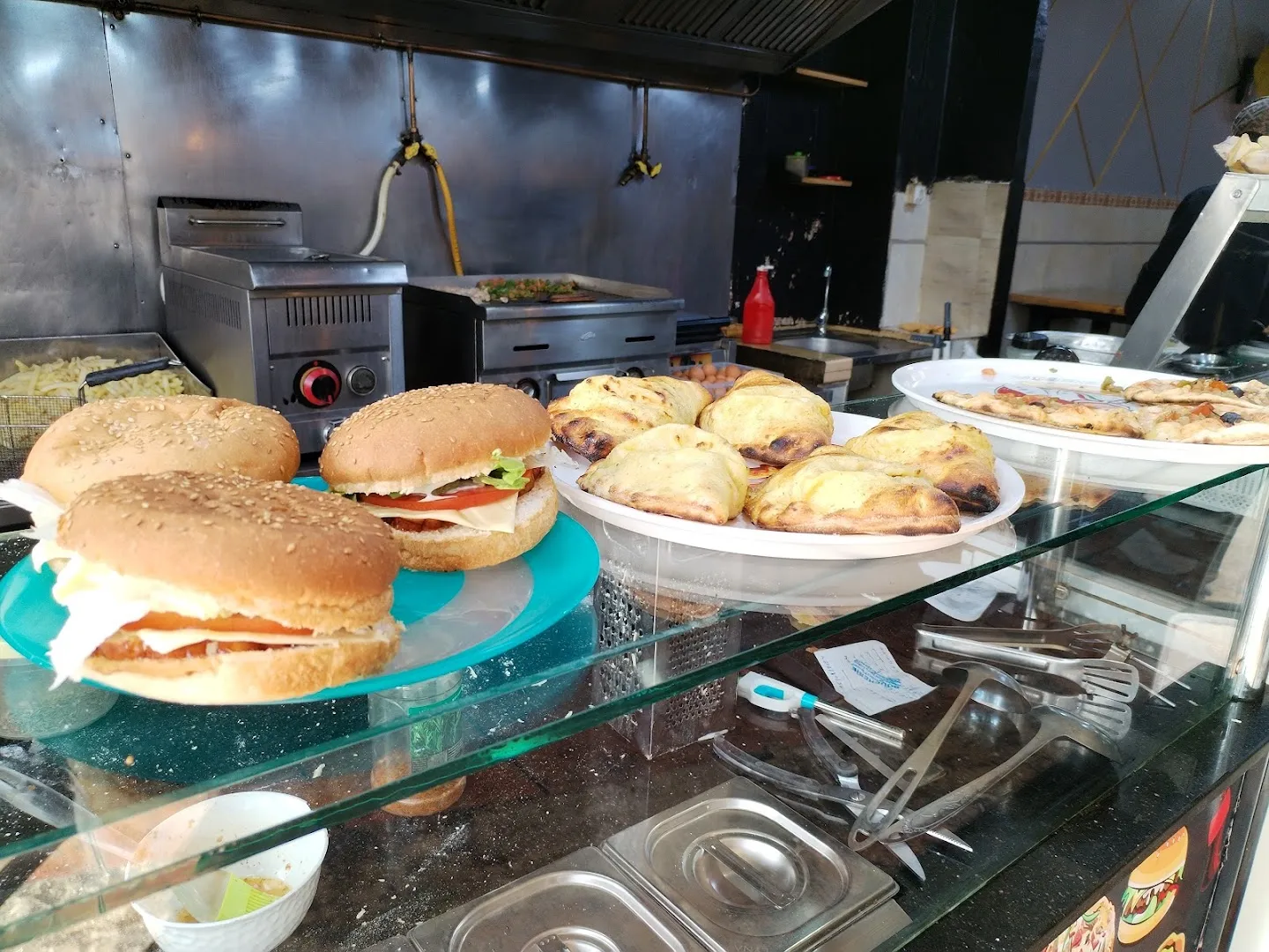 إطار هادئ — Lahcino Fast Food — Restaurant in Mers El Hadjadj