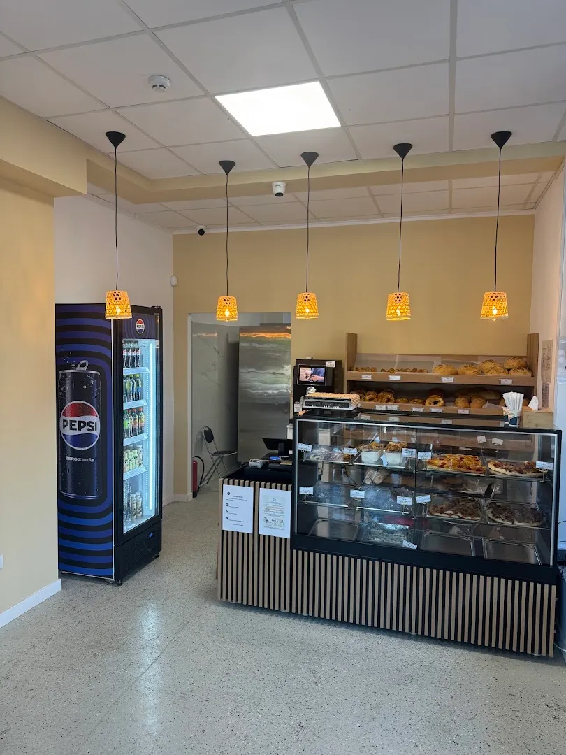 Minipateurile cu brânză — Cuptorino — Patisserie in Constanța