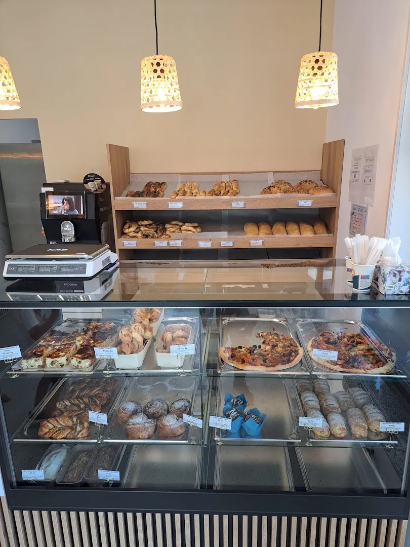 Patiserie proaspătă — Cuptorino — Patisserie in Constanța