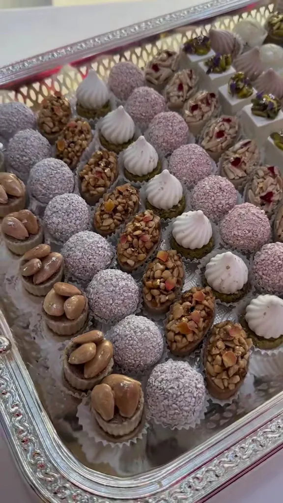 mini cakes — Pâtisserie le jasmin — Pastry shop in Sousse