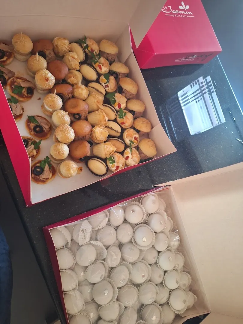 Warm Welcome — Pâtisserie le jasmin — Pastry shop in Sousse
