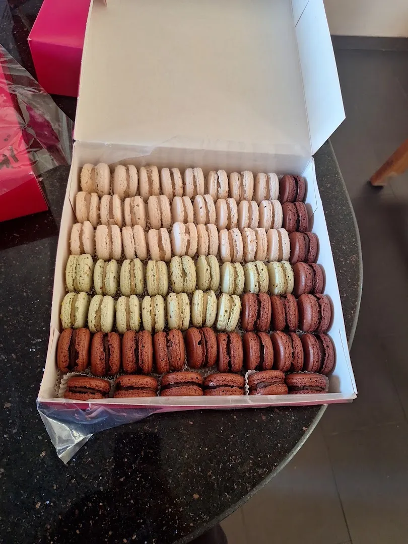 cake assortment — Pâtisserie le jasmin — Pastry shop in Sousse