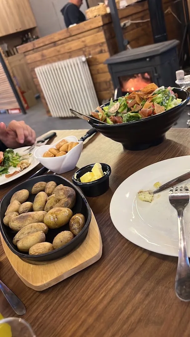 Hospitable Service — Panorama Cafe — Restaurant in Faraya
