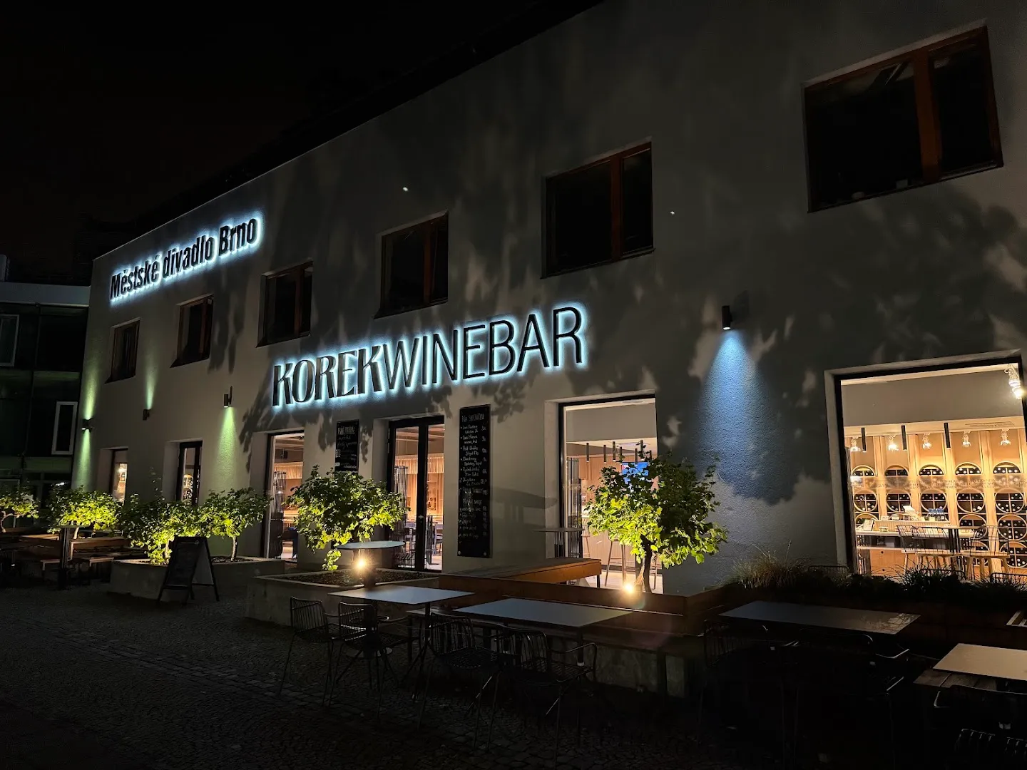 Degustomat — Korek Winebar — vinárna v Brno