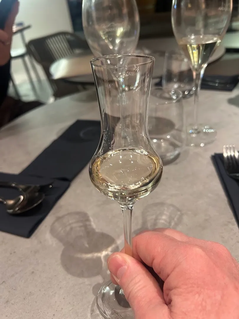 Degustomat — Korek Winebar — vinárna v Brno