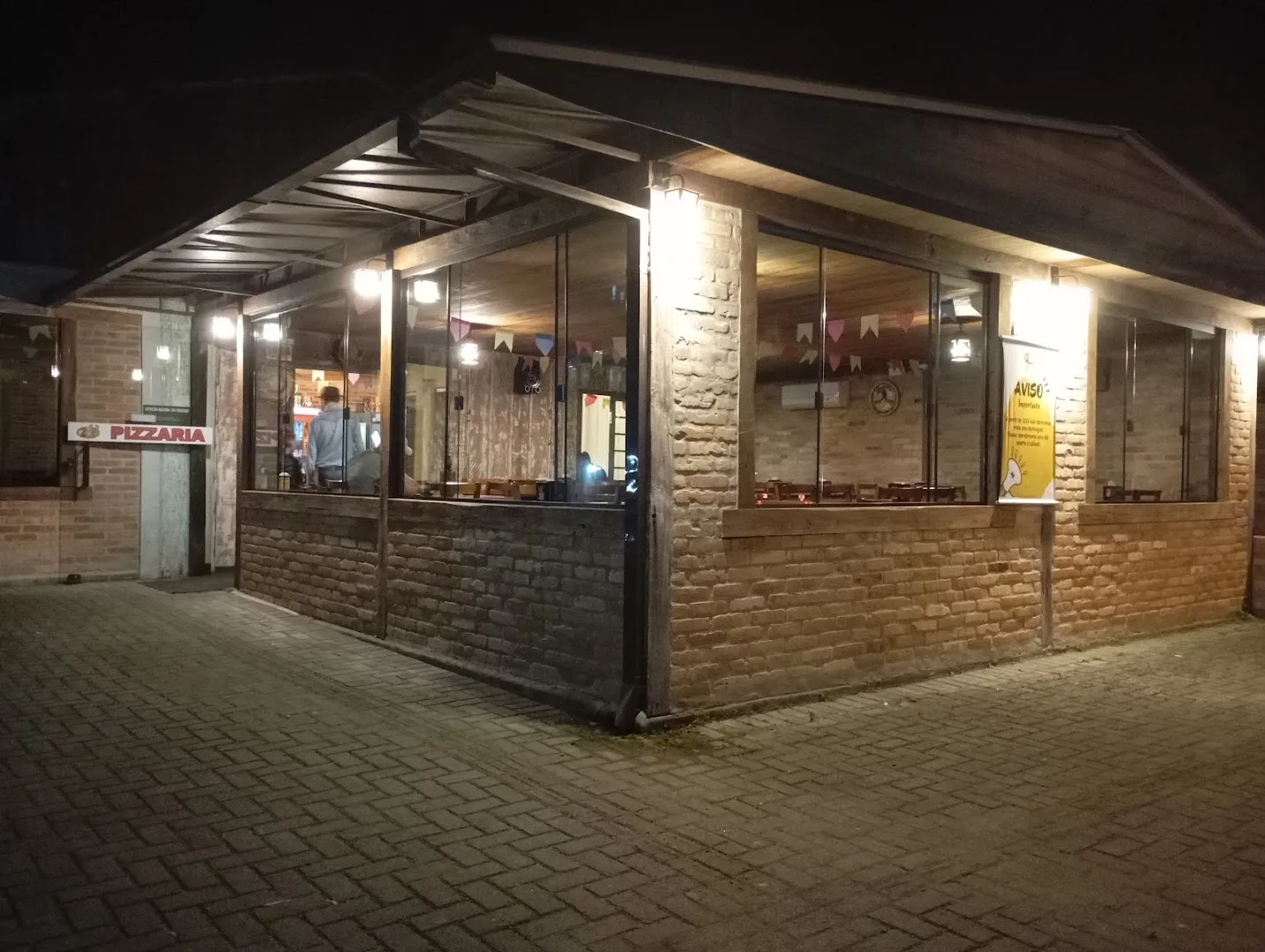 Ótimo Custo-Benefício — Lanchonete e Pizzaria 20V — Pizza restaurant in Joinville
