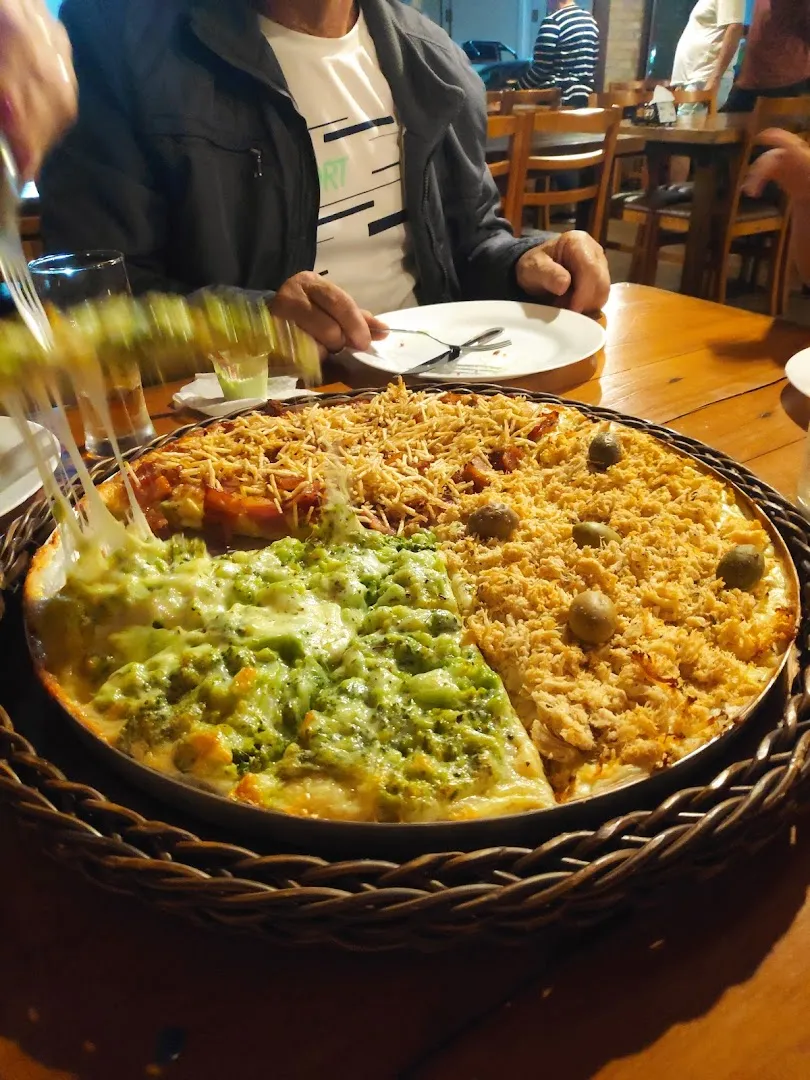 Pizza tradicional — Lanchonete e Pizzaria 20V — Pizza restaurant in Joinville