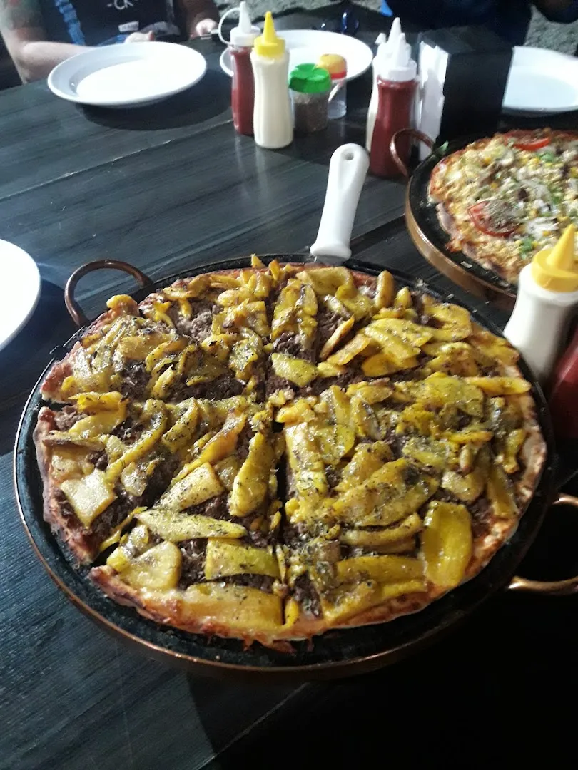 pizza artesanal — Pizzaria Vilella — Pizza restaurant in Irecê