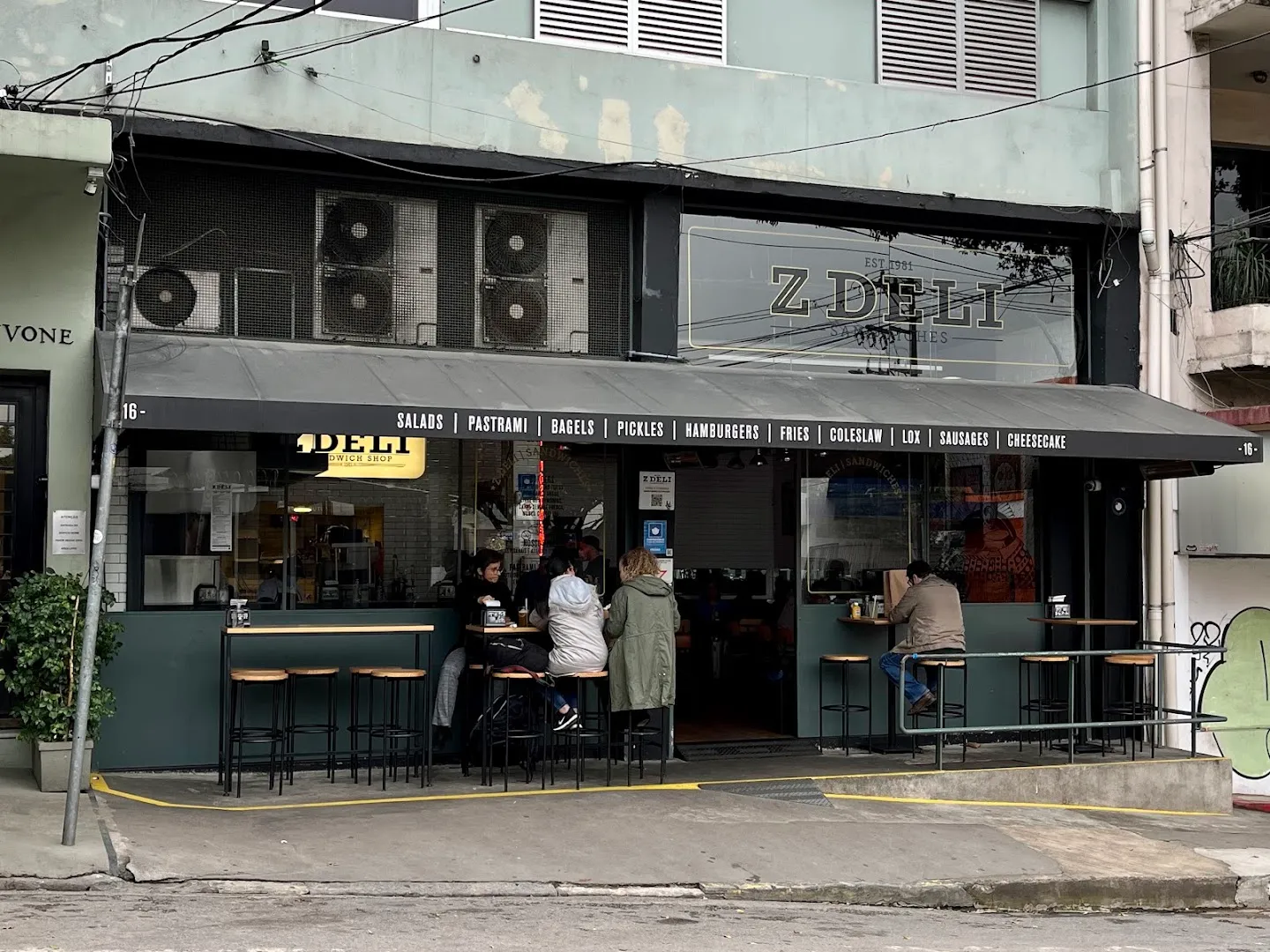 sanduíche de pastrami — Z Deli Sandwich Shop — Hamburger restaurant in São Paulo