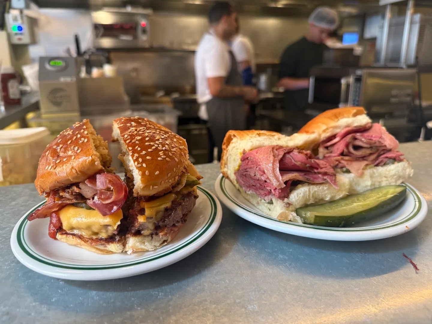 Exceptional Pastrami — Z Deli Sandwich Shop — Hamburger restaurant in São Paulo