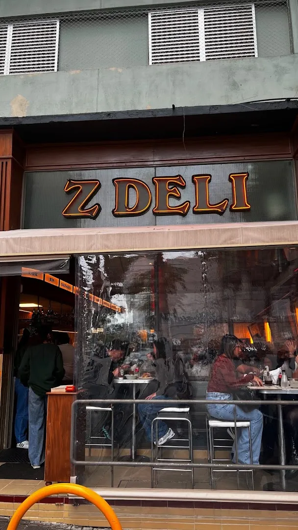 hambúrguer — Z Deli Sandwich Shop — Hamburger restaurant in São Paulo