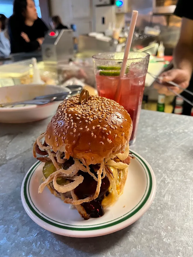 devils cake — Z Deli Sandwich Shop — Hamburger restaurant in São Paulo
