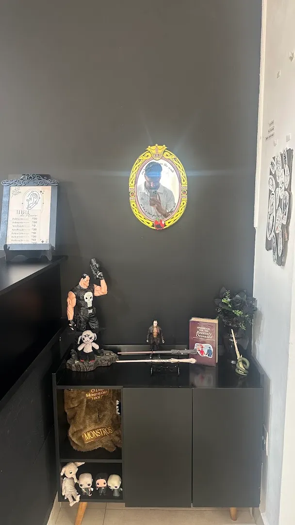 Carol Hollywood Piercing & Tattoo