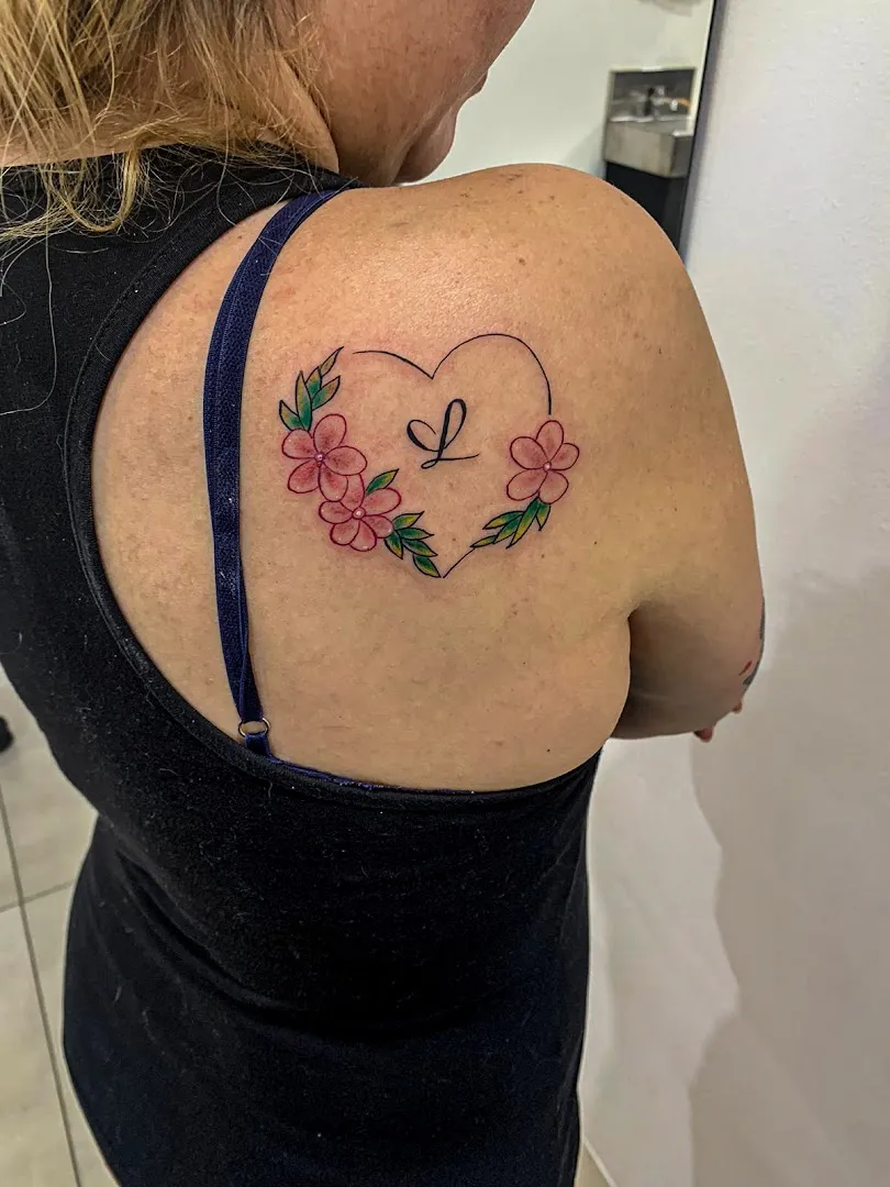 Carol Hollywood Piercing & Tattoo