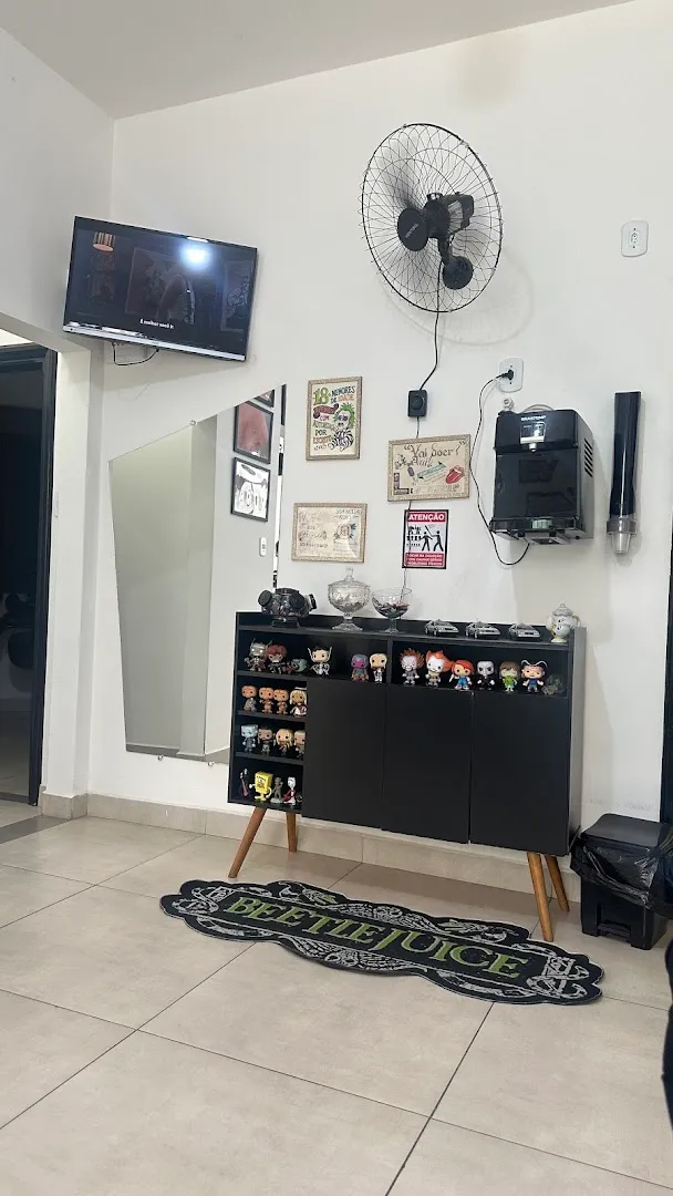 Carol Hollywood Piercing & Tattoo