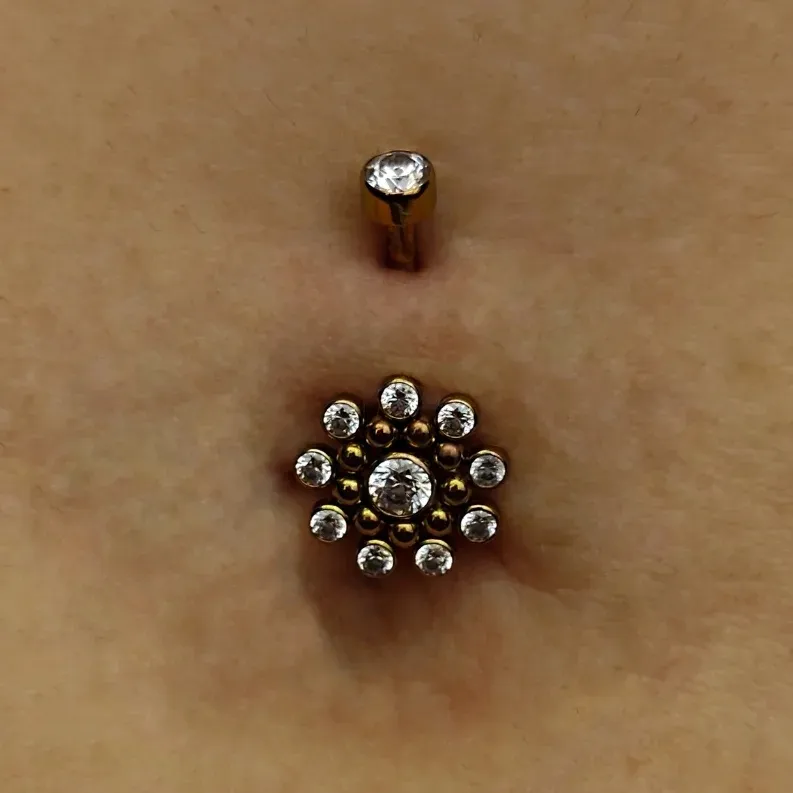 Carol Hollywood Piercing & Tattoo