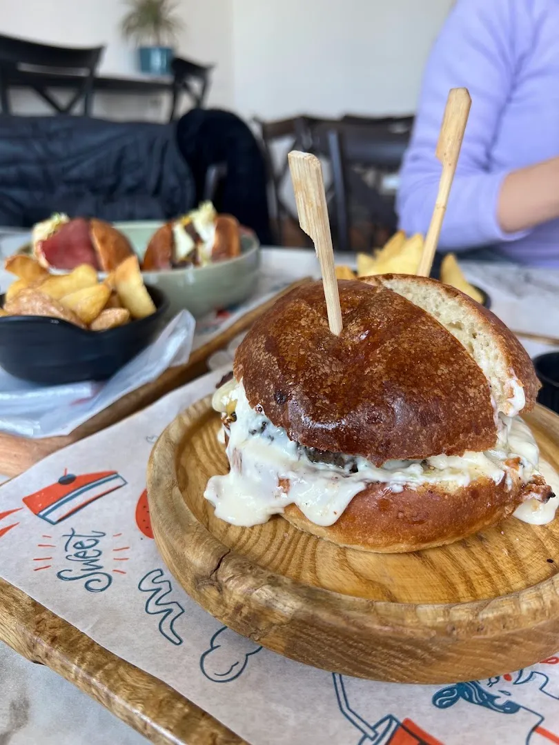 Hearty and Delicious Tacos — Station gourmande — Restaurant in Sfax
