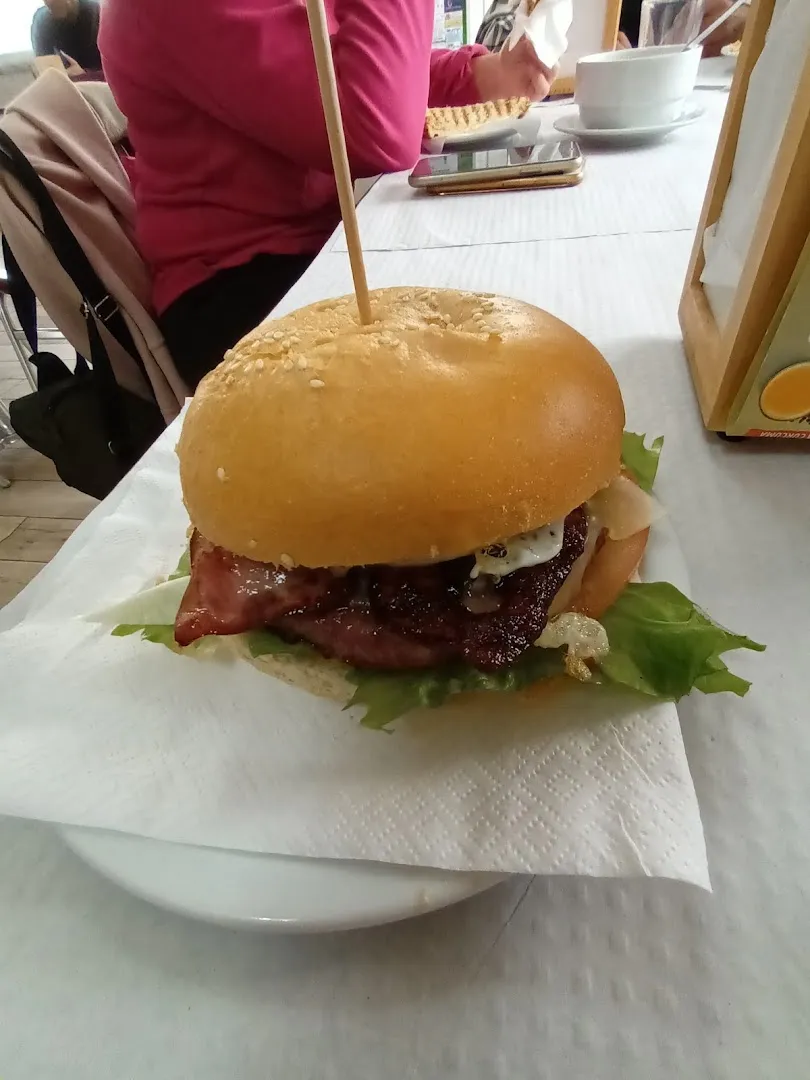 Friendly service — Doce Milénio — Cafe in Serra d' El-Rei