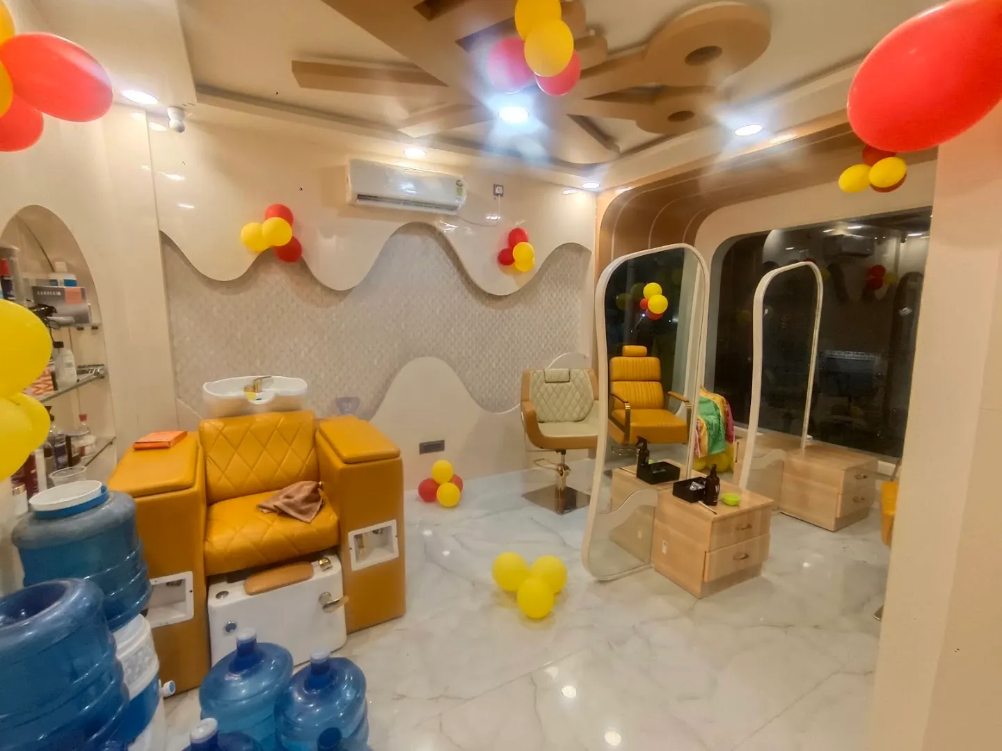 Facial — Aura — Beauty salon in Robertsganj