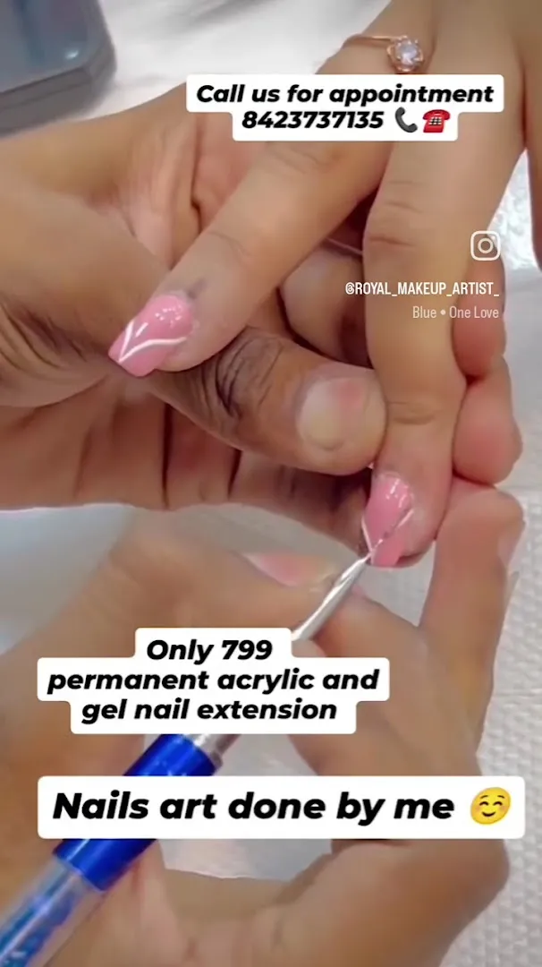 Skilled Staff — Aura — Beauty salon in Robertsganj