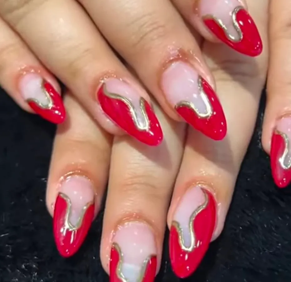 Luxury Facility — Aura — Beauty salon in Robertsganj