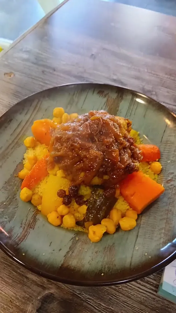 Halal and varied options — L'OASIS — Restaurant in Málaga