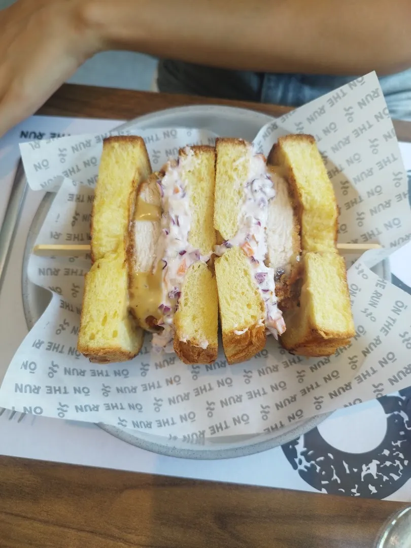 Dragon fruit ρόφημα — On The Run — Coffee shop in Peristeri
