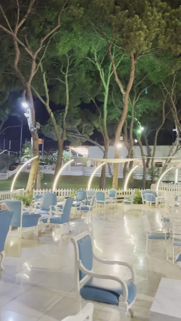 Quick bites — Leylandi land cafe — Family restaurant in Beirut