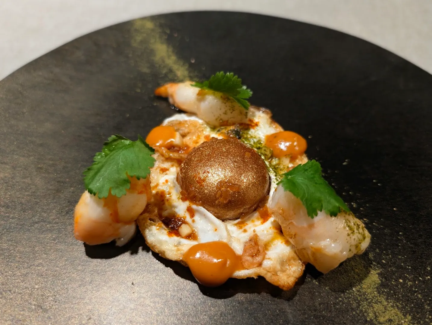 Servicio cercano — Disfrutar — Fine dining restaurant in Barcelona