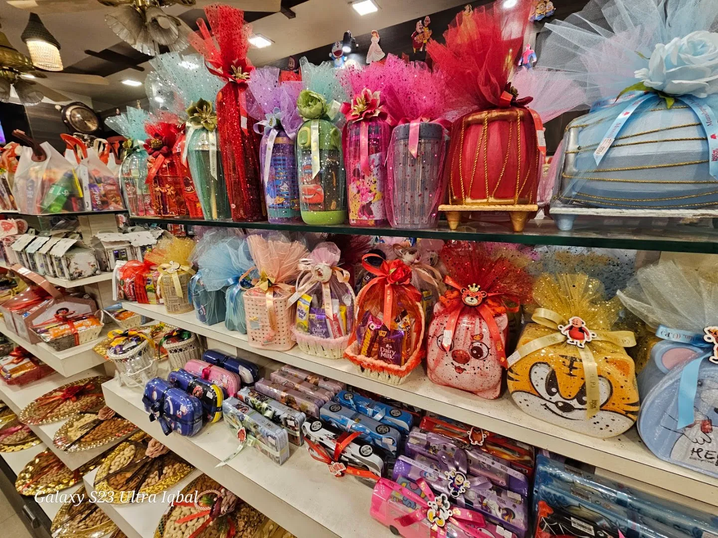They Make Custom Cakes — Hot & Cool Bakery — Bakery in Mau