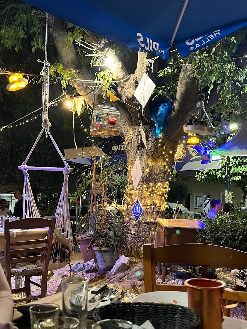 Τζατζίκι — Λαοκράτης Καφενείο-Μεζεδοπωλείο — Small plates restaurant σε Egaleo