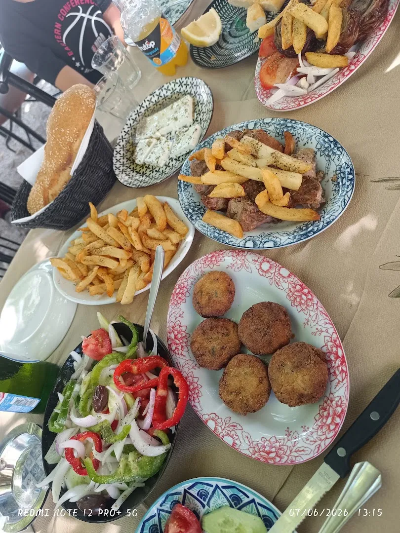 Tomato Balls — Λαοκράτης Καφενείο-Μεζεδοπωλείο — Small plates restaurant σε Egaleo