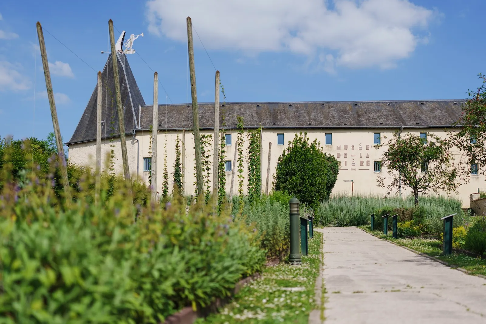 Explications multilingues — Museum of Beer — Museum in Stenay