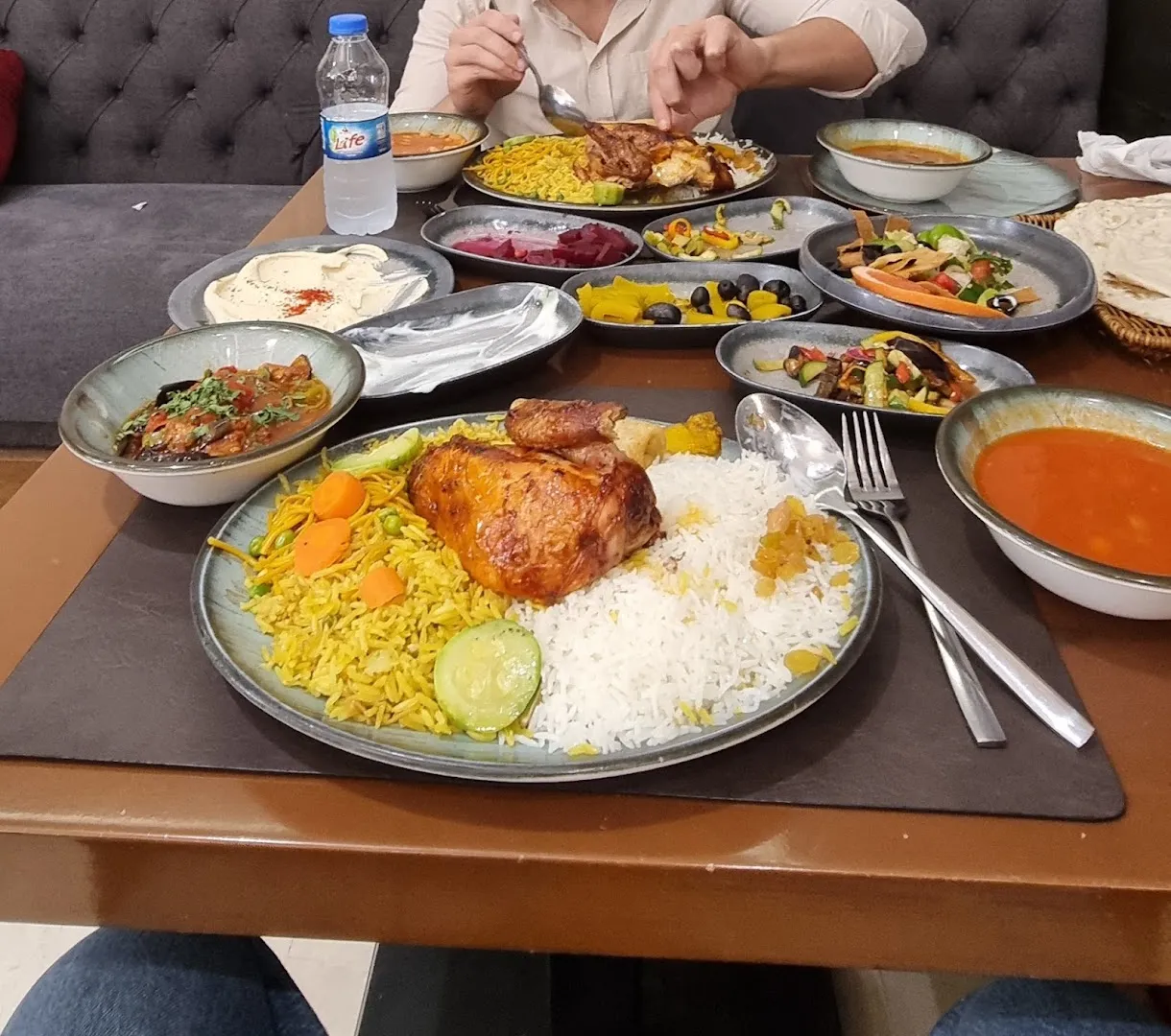 جلسات مريحة — Kabab Yasin Restaurant — مطعم في أربيل