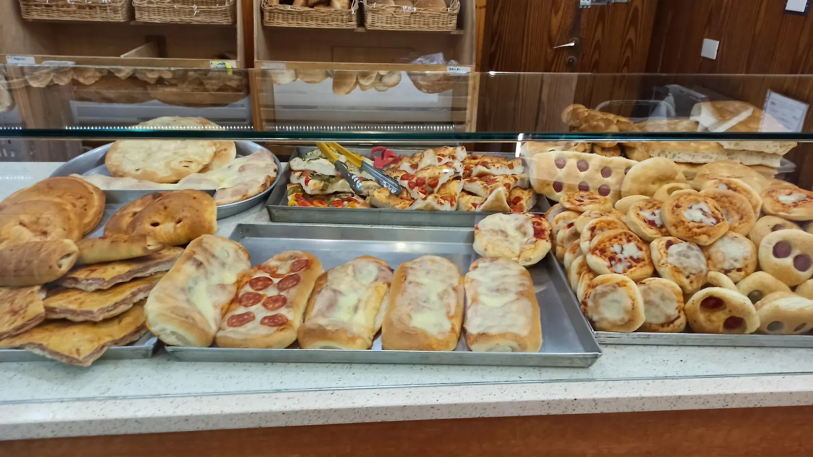 ciambelle con crema pasticcera — Il Fornaio — panificio a Garbagnate Milanese