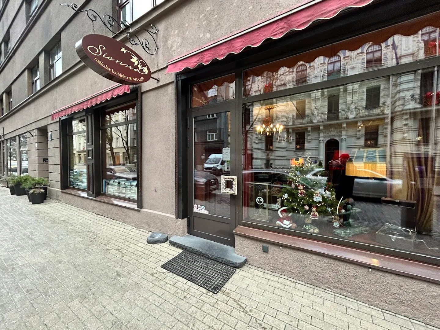 Kind & Courteous Service — Art Cafe Sienna — Cafe in Riga