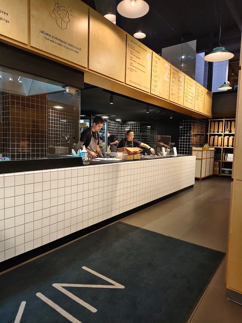 Sladkokyselá omáčka — Wokin — Fast food restaurant in Brno-střed