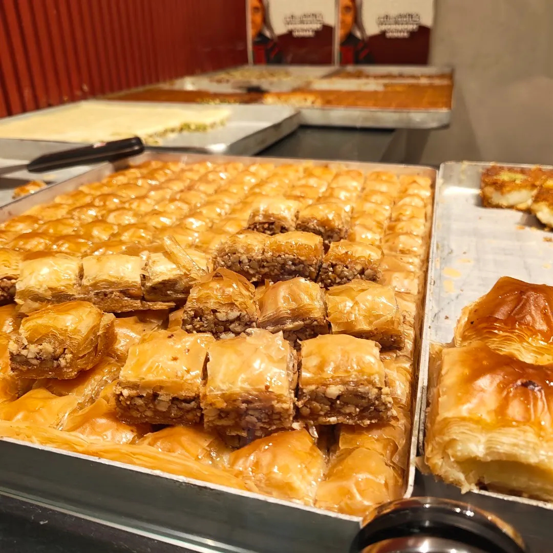 Practical location — Mormors kunafa - كنافة ستّي — Cafe in Malmö