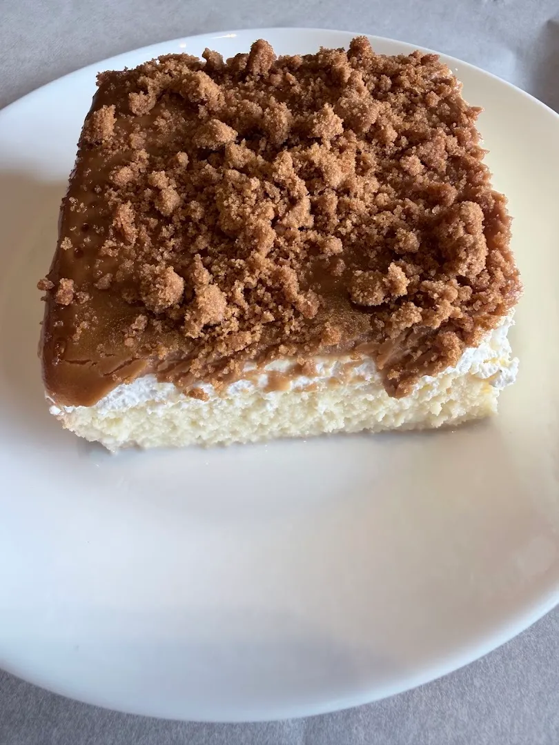 Crispy kunafa — Mormors kunafa - كنافة ستّي — Cafe in Malmö
