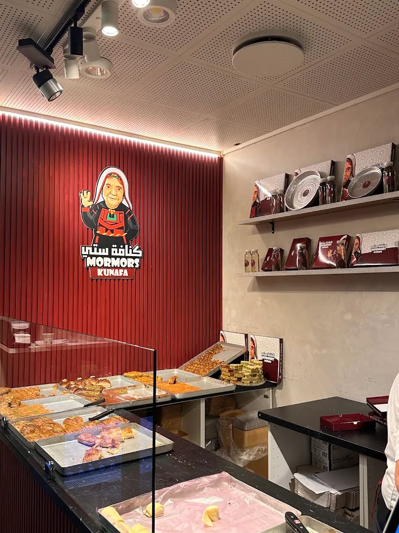 Friendly service — Mormors kunafa - كنافة ستّي — Cafe in Malmö