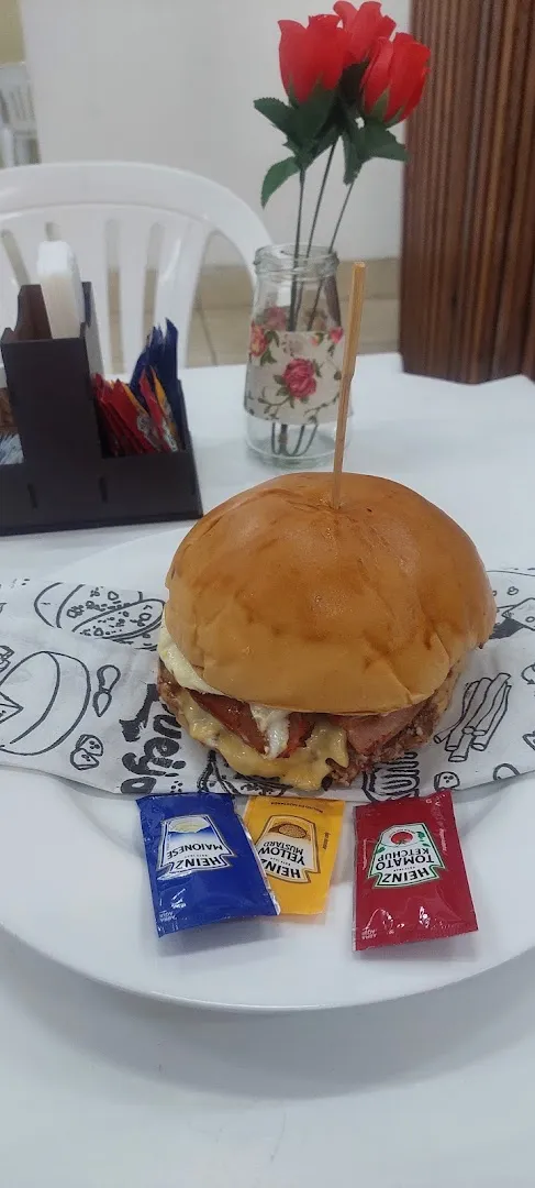 Tira-gosto saboroso — Play Burger — Hamburger restaurant in Bom Sucesso, Minas Gerais