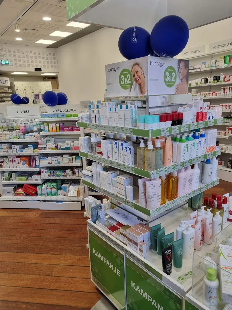 Vennlig betjening — Vitalis Pharmacy — Pharmacy in Oslo