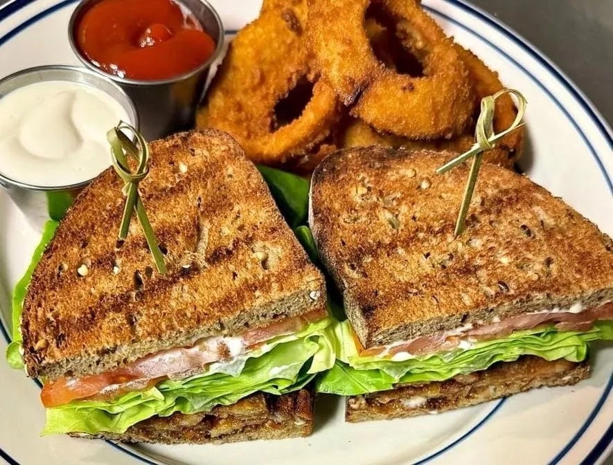 Tashmoo Restaurant & Bar
