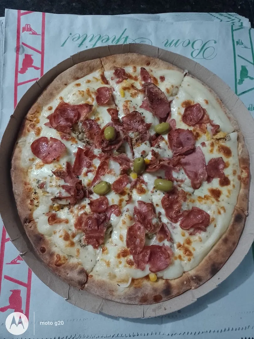 Pizza com recheio generoso — Pizzaria Novo Jaú — pizzaria em São Paulo