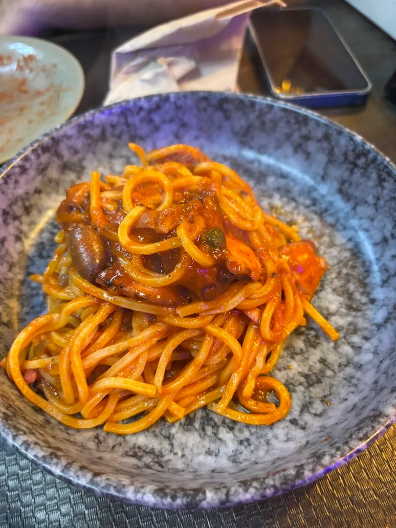 Servicio cercano — Fiaschetteria La Saletta — Pizza restaurant in Madrid