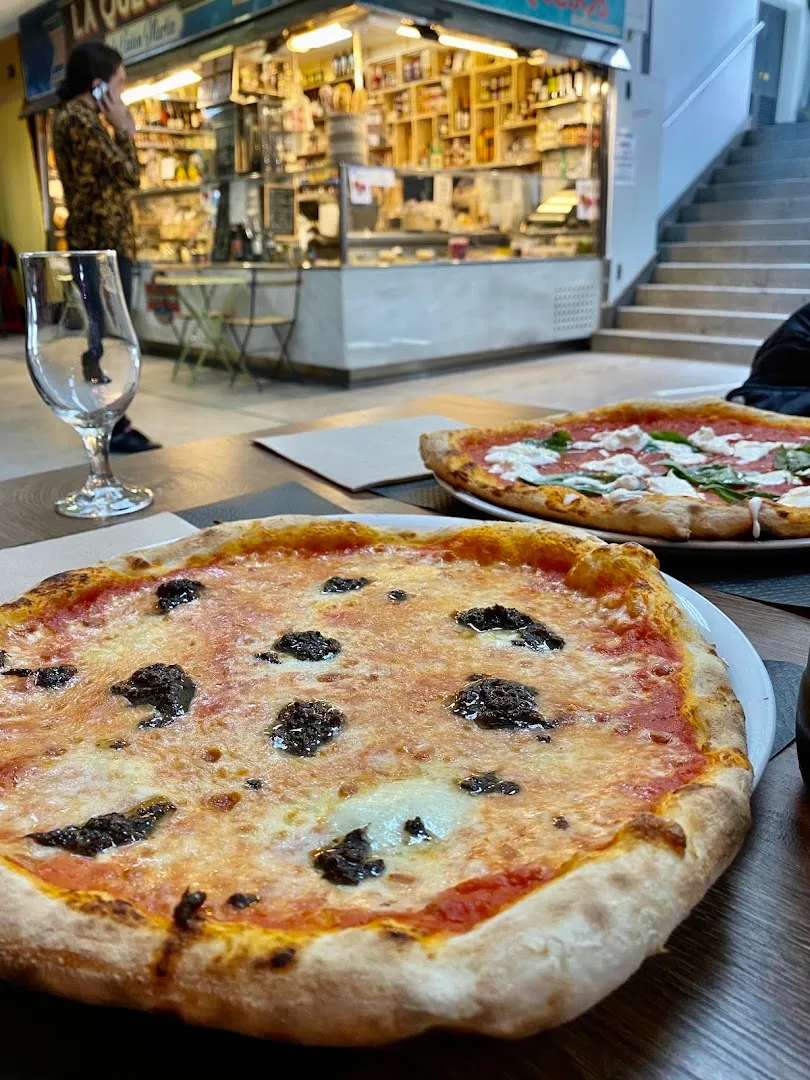 Pizza Margarita — Fiaschetteria La Saletta — Pizza restaurant in Madrid