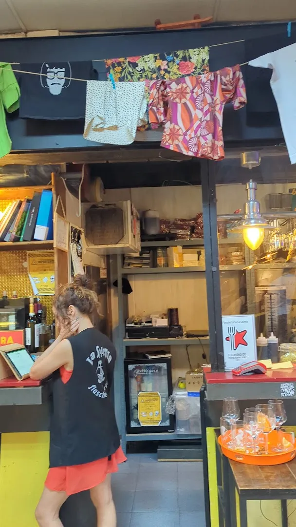 4 cheese pizza — Fiaschetteria La Saletta — Pizza restaurant in Madrid