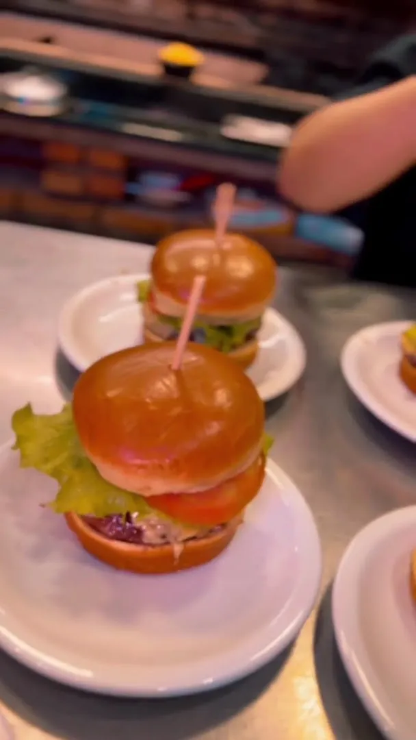 alligator burger — Brasa Bonito Steakhouse — churrascaria em Bonito